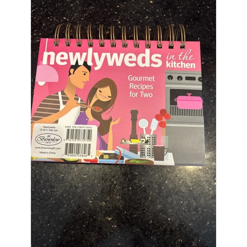 Newlyweds in the Kitchen:  Gourmet Recipes for Two-Recipes & Blank Cards